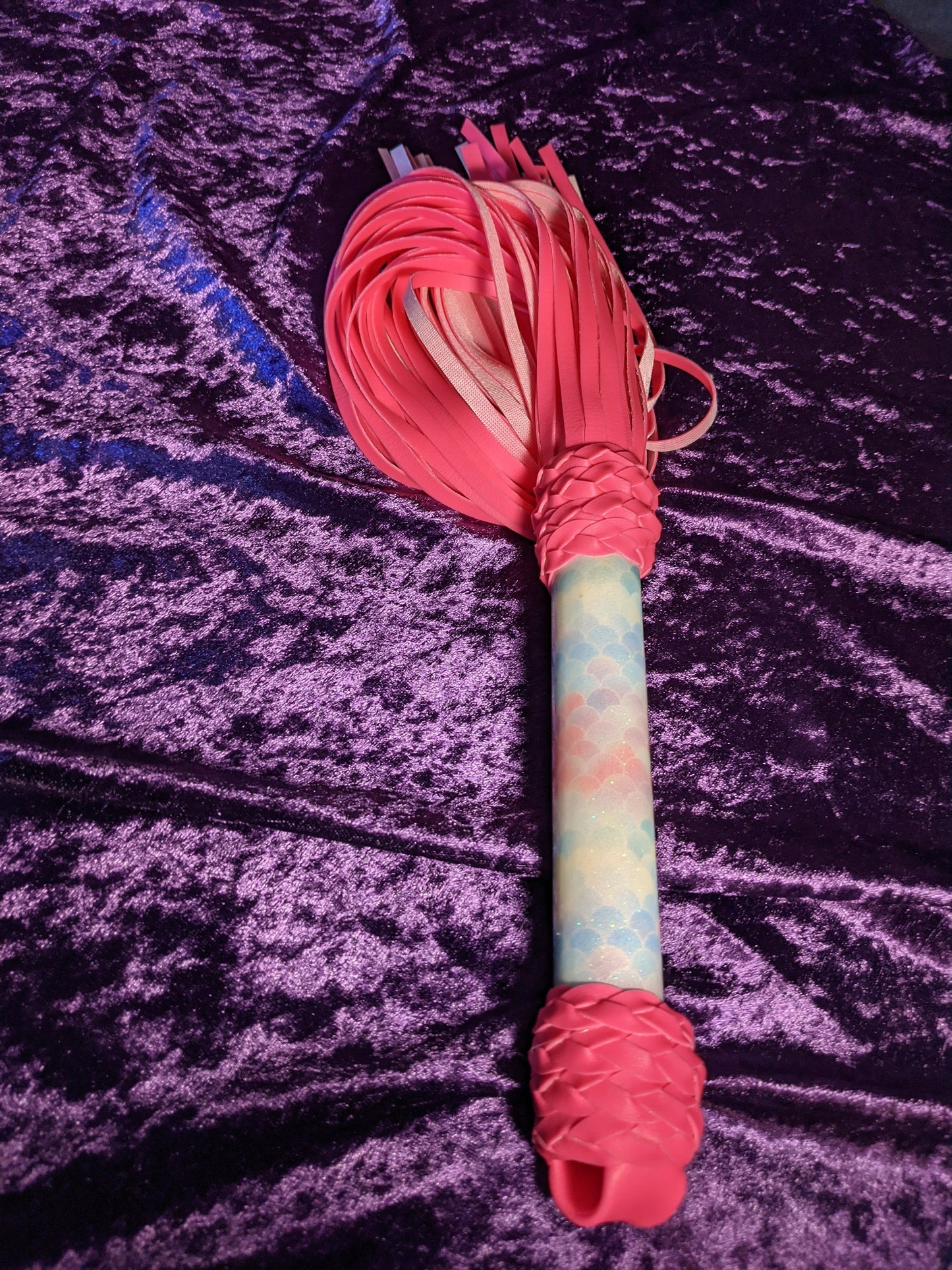 Sirens Scale flogger